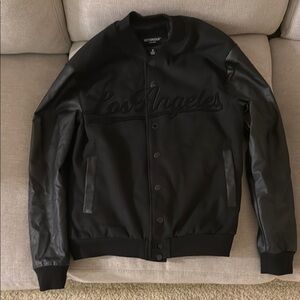 Woolrich Black Bomber Jacket with Ribbed Cuffs and Stand-Up Collar
